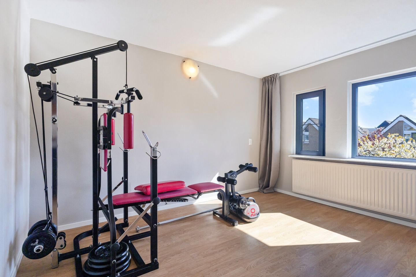 Spacious family home with free rear and sunny west-facing garden in Julianadorp — 20