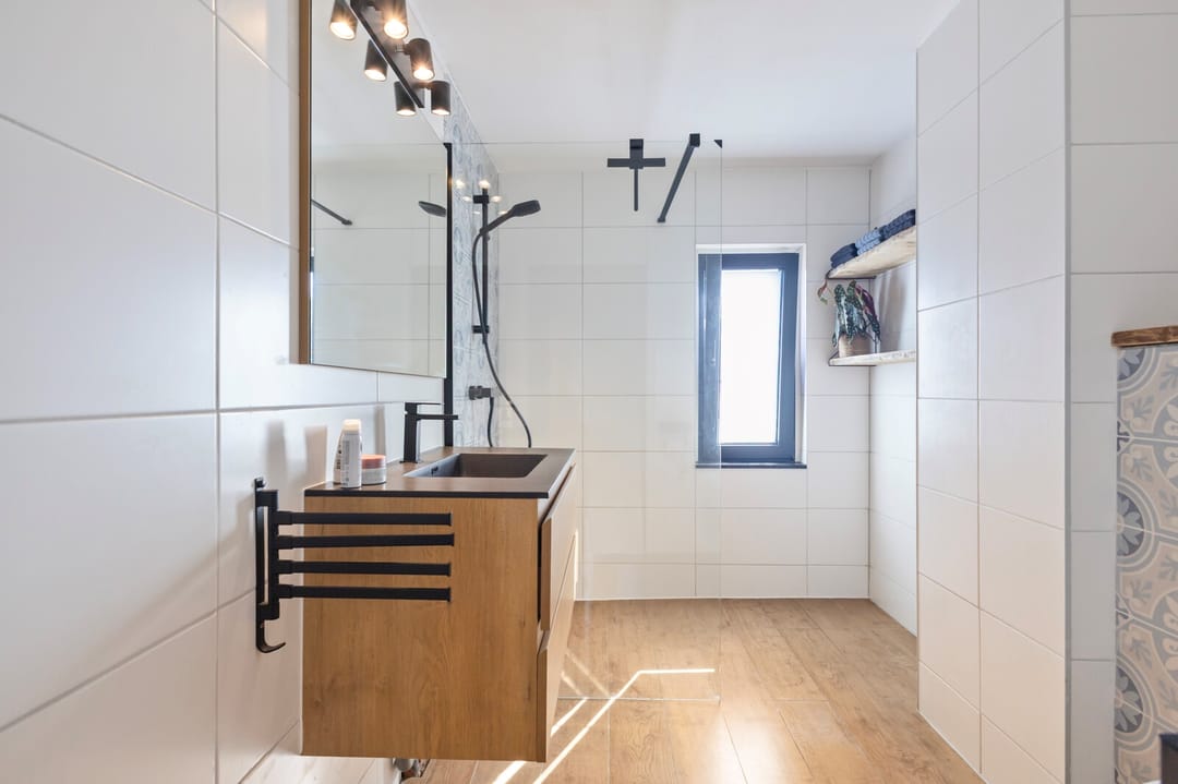 Spacious family home with free rear and sunny west-facing garden in Julianadorp — 23