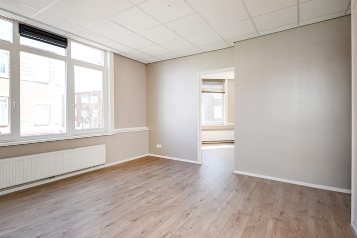 Photo 4 of Schalk Burgerstraat 443