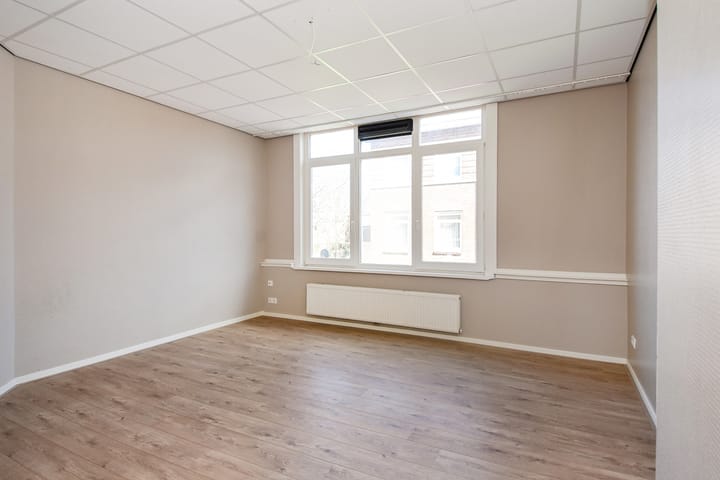 Photo 2 of Schalk Burgerstraat 443