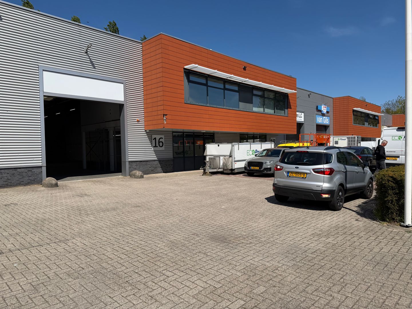 Bekijk foto 2 van Milaanstraat 16