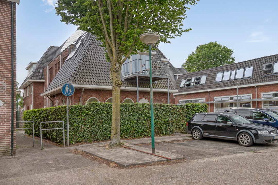 Photo 22 of Burgemeester De Withstraat 86-C