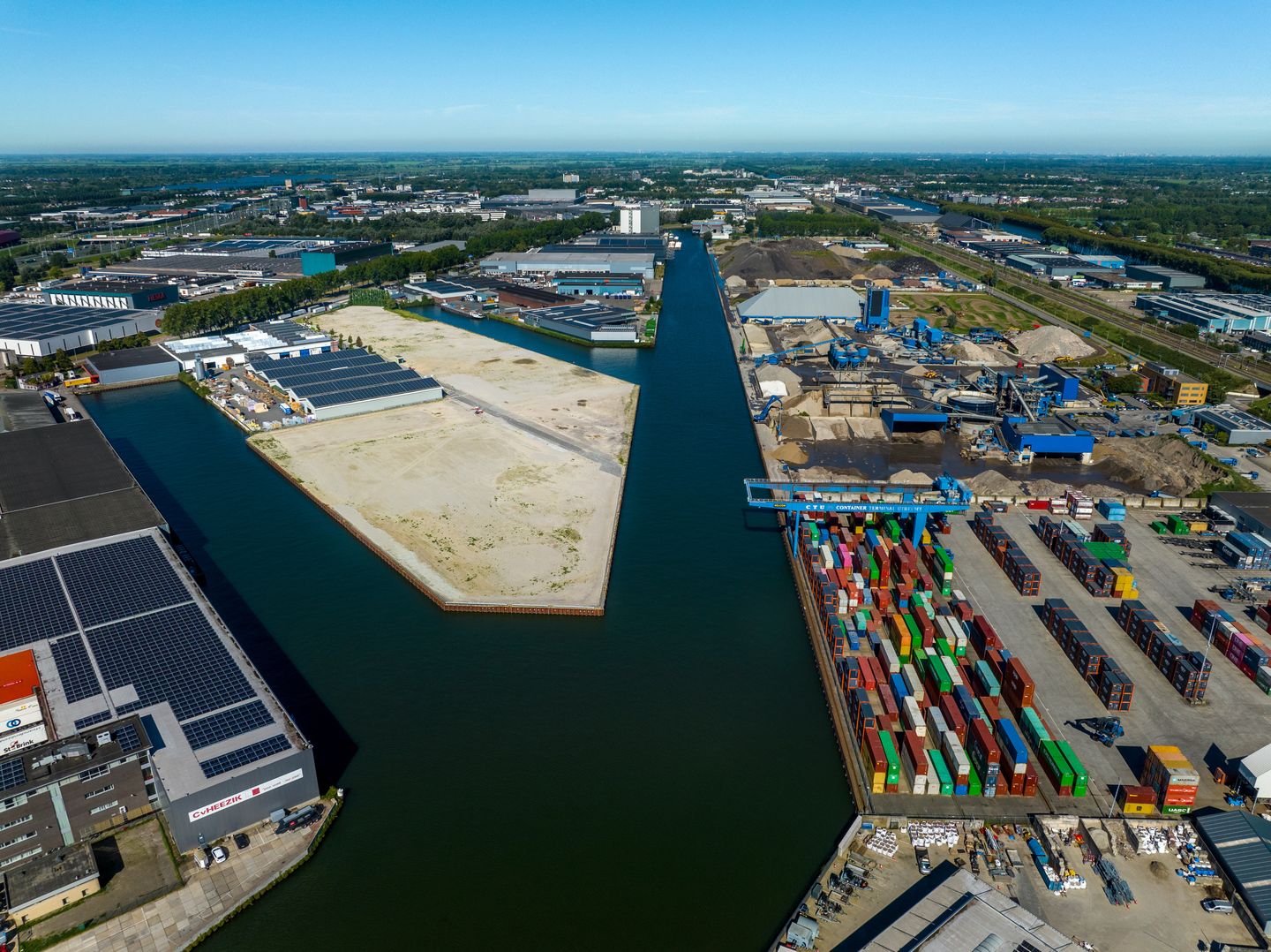 View photo 2 of Uraniumweg 9