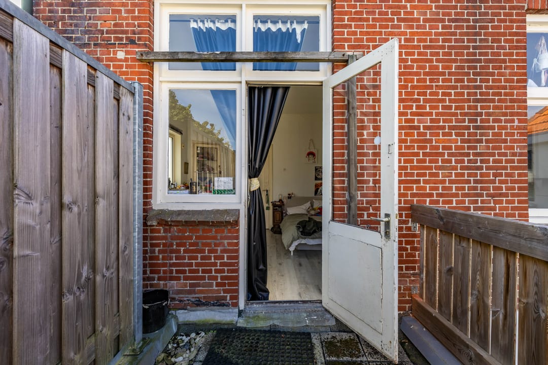 Spacious Upper Floor Apartment with Character in Historic Groningen Center — 32