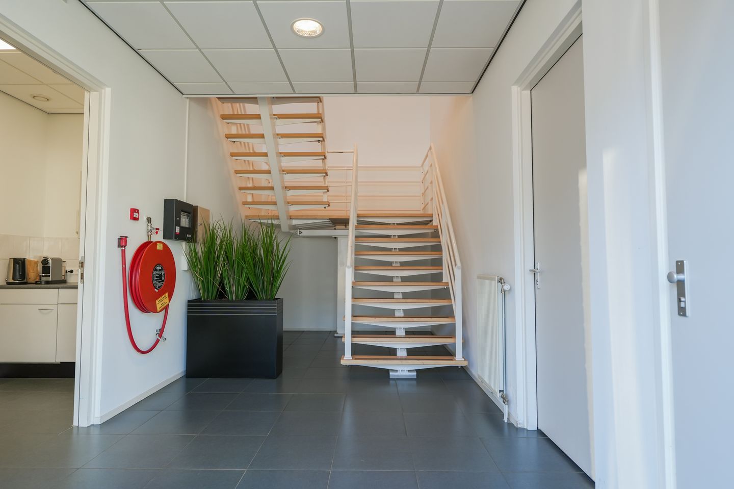 Bekijk foto 3 van Nieuwhuisweg 1