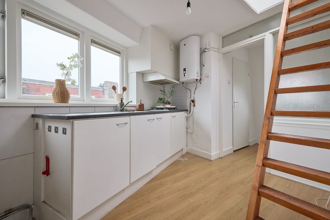 Photo 11 of Bordetstraat 12-A