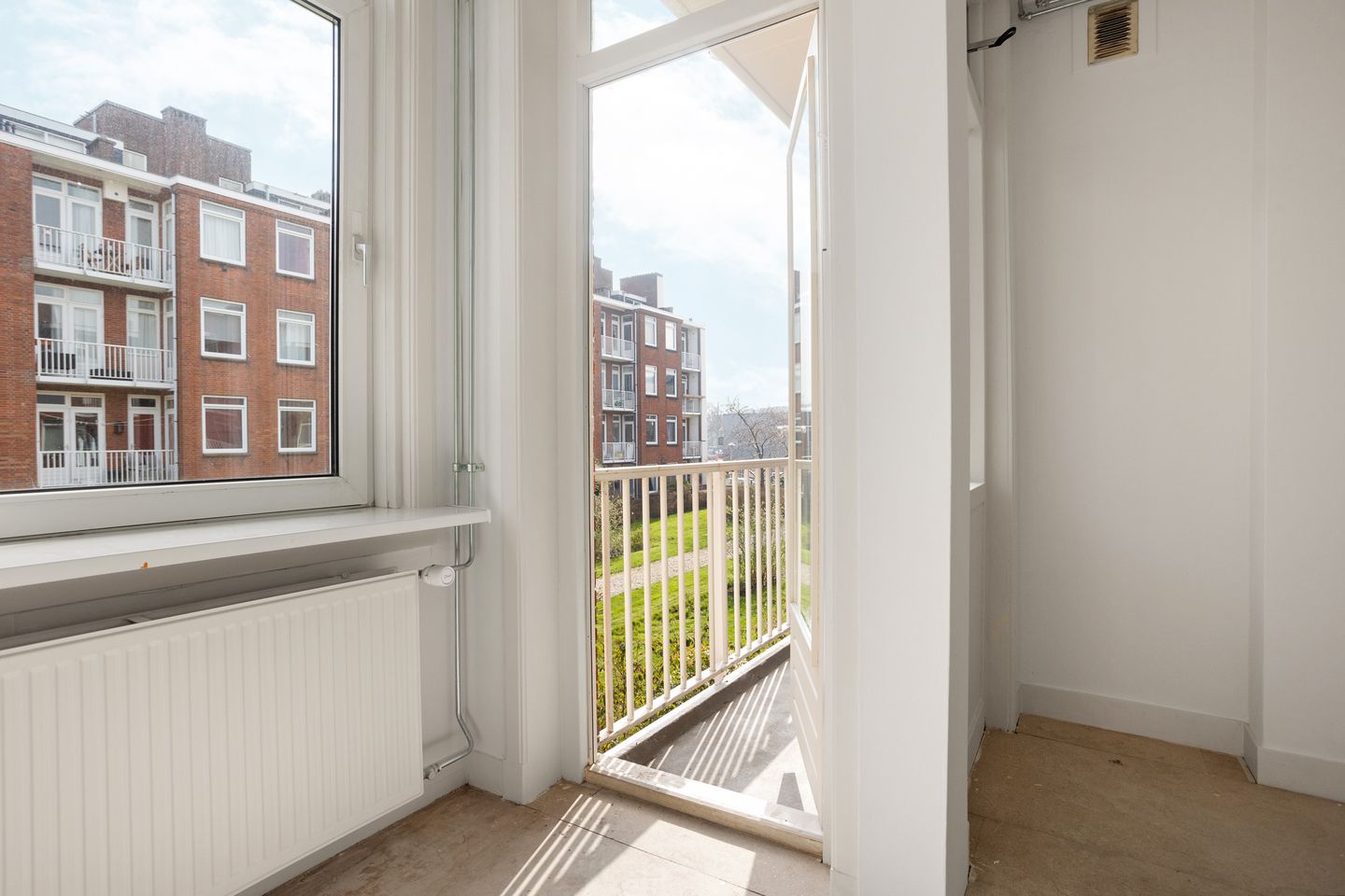 Photo 14 of Moerdijkstraat 37-1