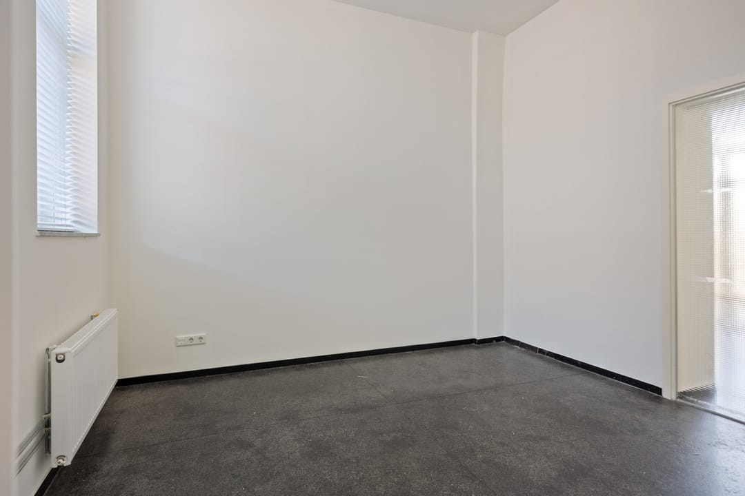 Spacious Ground Floor Apartment in Former Monastery with Private Garden — 13