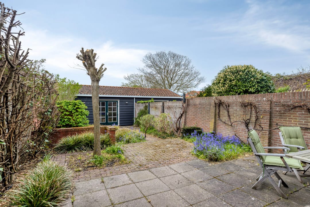 Spacious terraced house near the beach in Domburg with three living floors and southwest facing garden — 13
