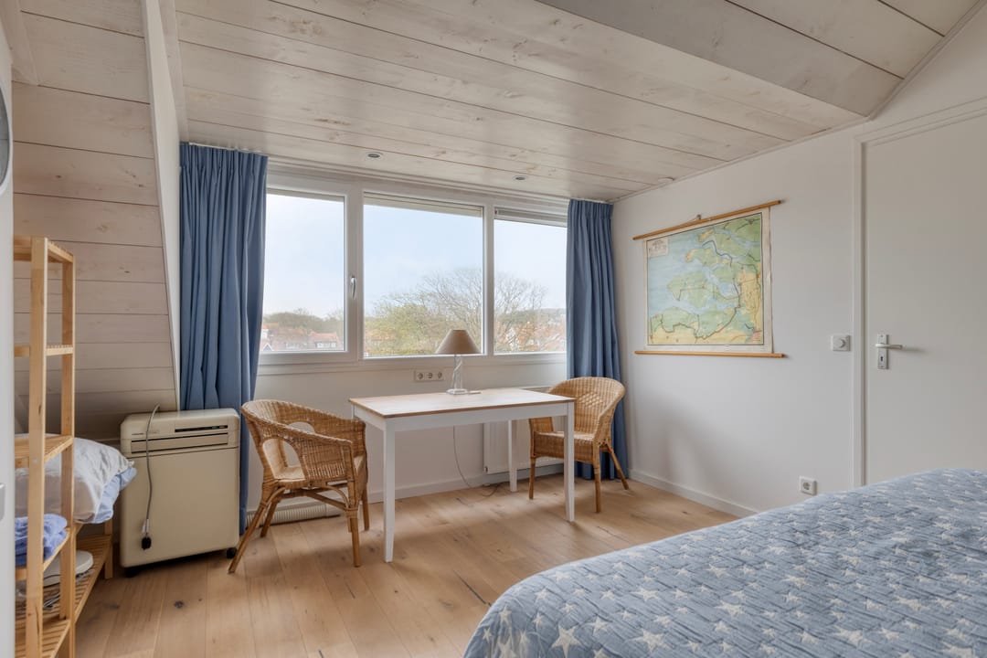 Spacious terraced house near the beach in Domburg with three living floors and southwest facing garden — 28