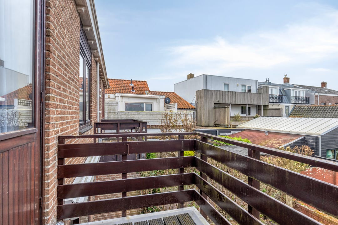 Spacious terraced house near the beach in Domburg with three living floors and southwest facing garden — 26
