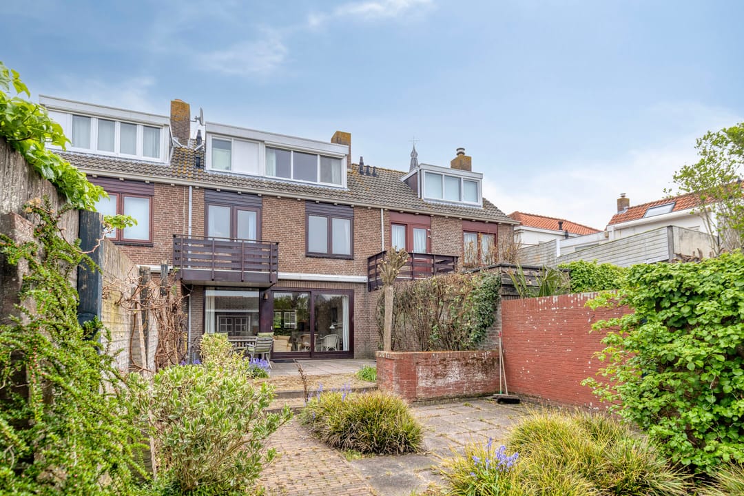 Spacious terraced house near the beach in Domburg with three living floors and southwest facing garden — 16