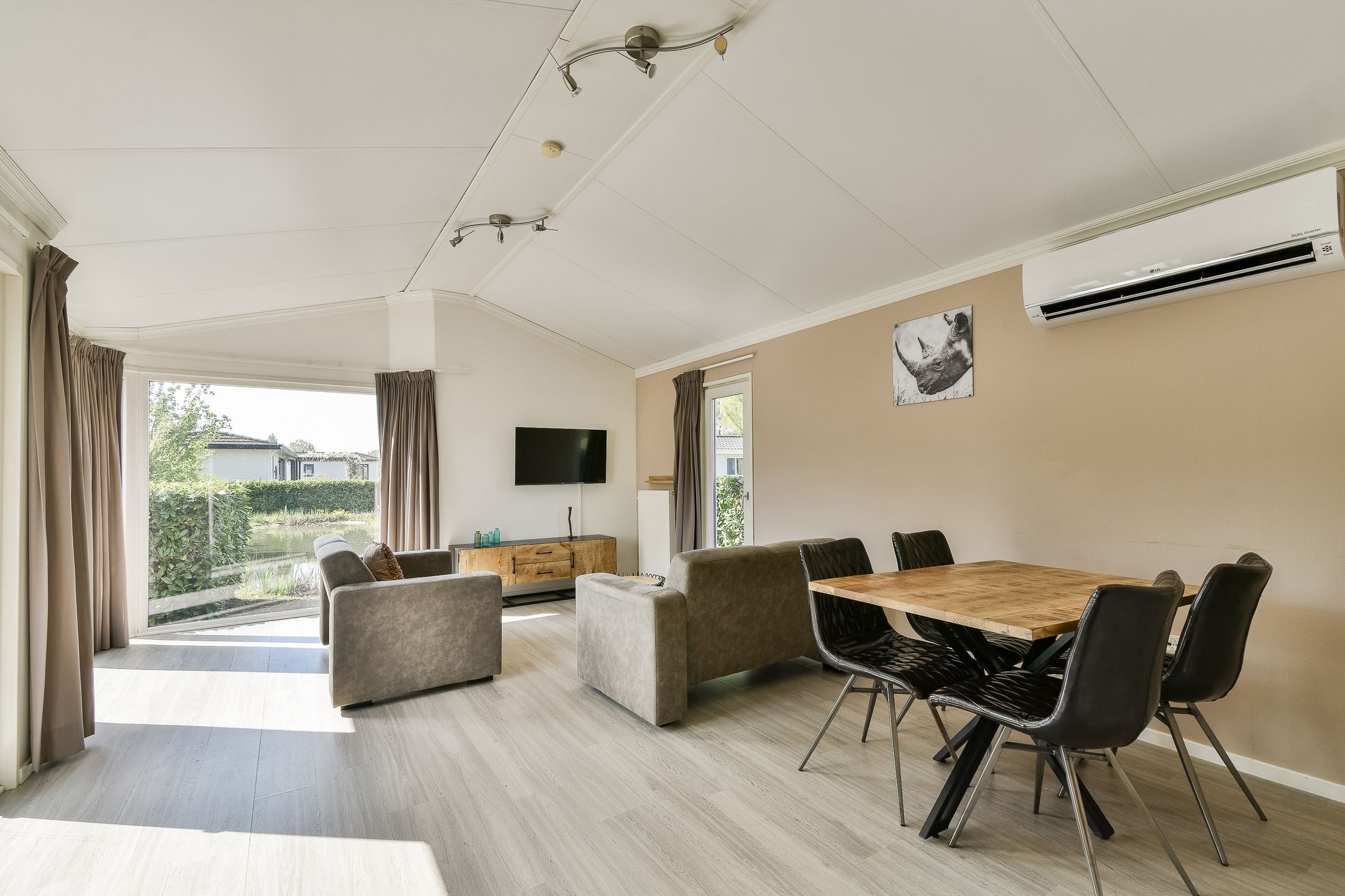 2-bedroom freehold villa in Dordrecht — photo 4 of 5
