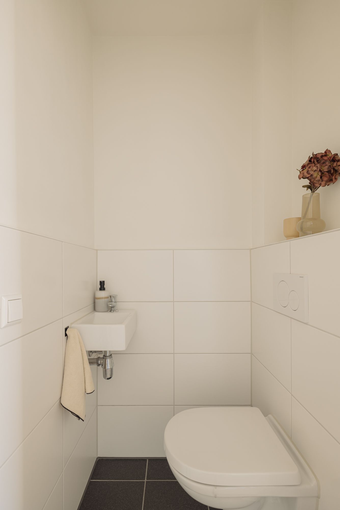 Stylish Renovated Apartment with Spacious Rooftop Terrace in Oud-West — 21