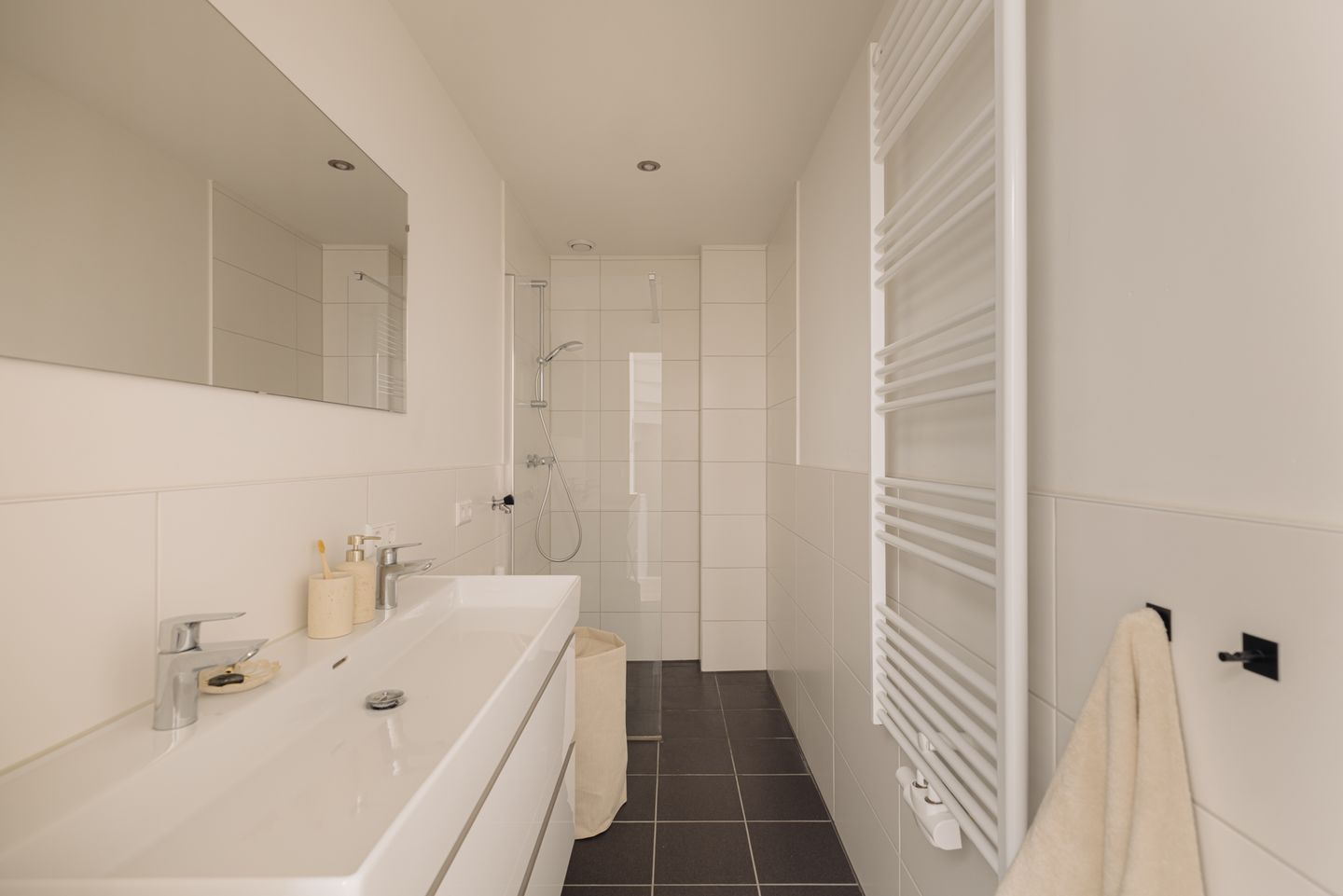 Stylish Renovated Apartment with Spacious Rooftop Terrace in Oud-West — 14