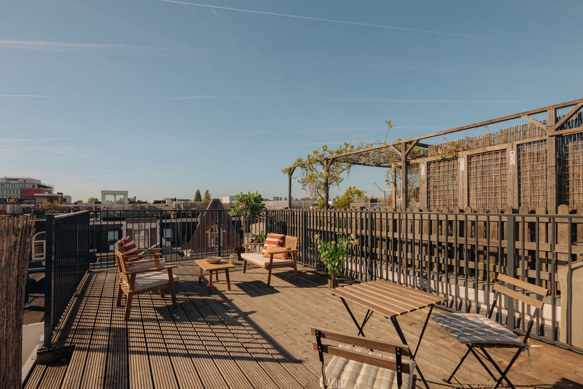 Stylish Renovated Apartment with Spacious Rooftop Terrace in Oud-West — 18
