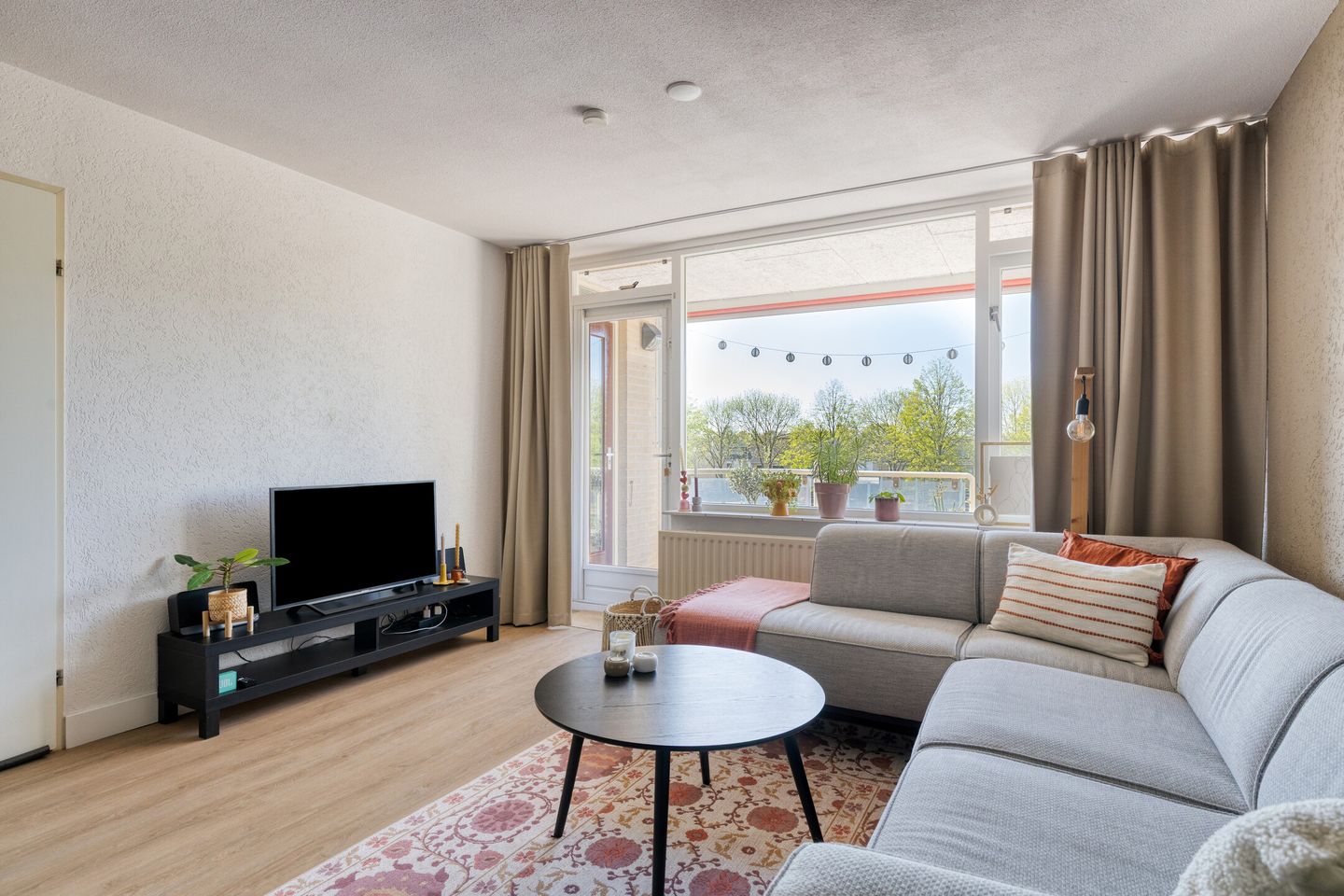 Light and Playful Apartment with Extra Floor Level and Water View — 14