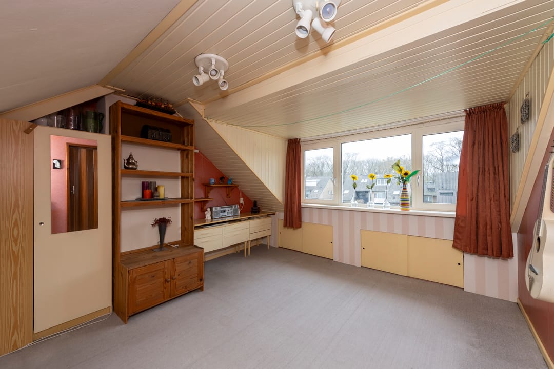 Spacious extended family home with garage and sunny southeast-facing garden in Berkel-Enschot — 28