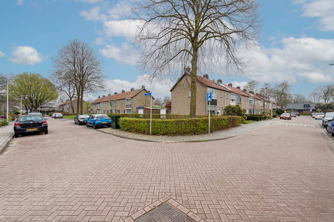 Spacious extended family home with garage and sunny southeast-facing garden in Berkel-Enschot — 38