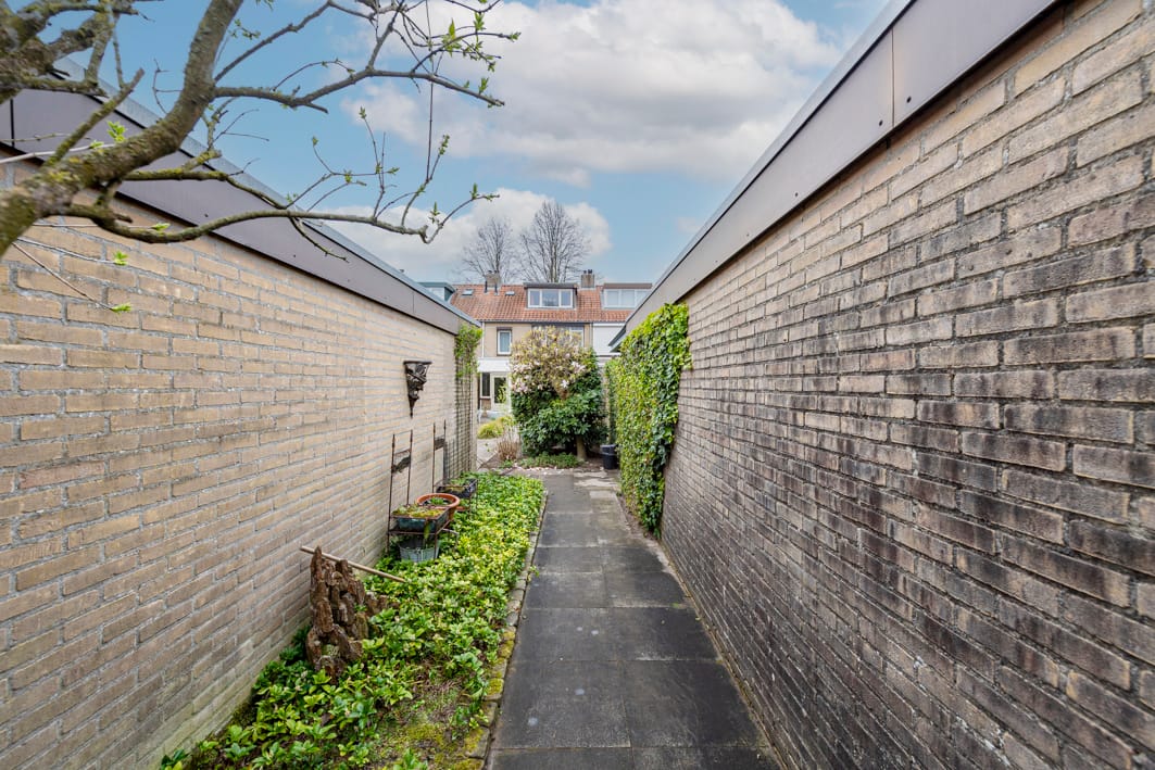 Spacious extended family home with garage and sunny southeast-facing garden in Berkel-Enschot — 35