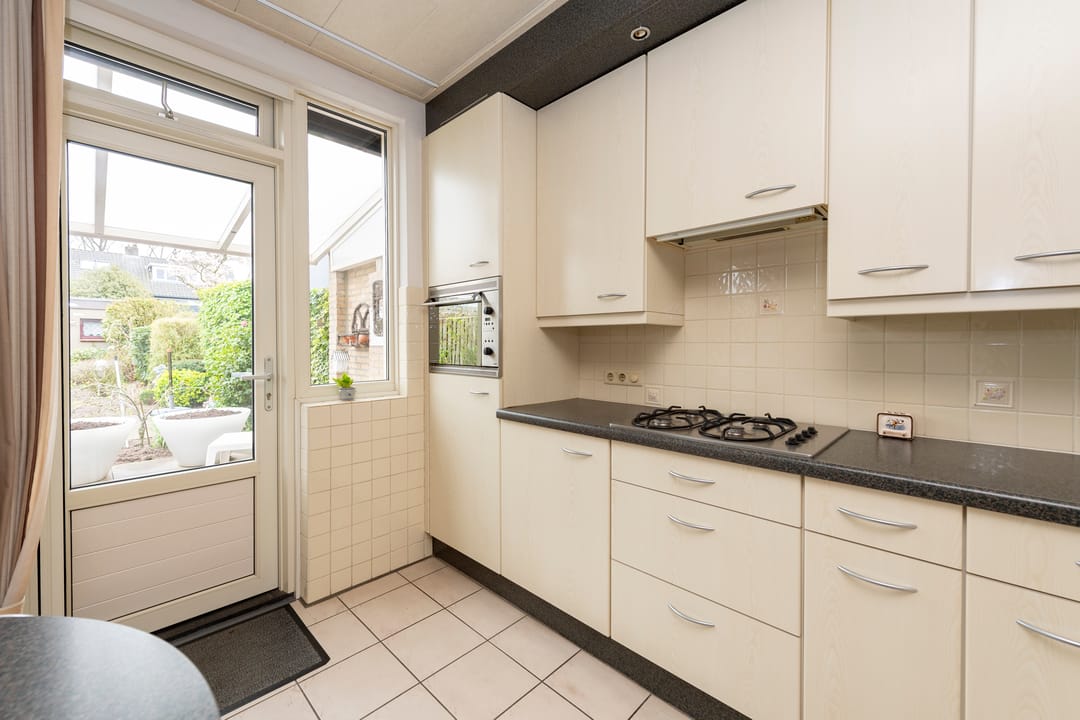 Spacious extended family home with garage and sunny southeast-facing garden in Berkel-Enschot — 17