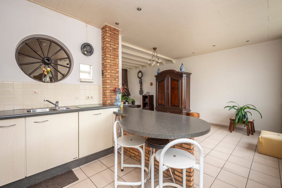 Spacious extended family home with garage and sunny southeast-facing garden in Berkel-Enschot — 16