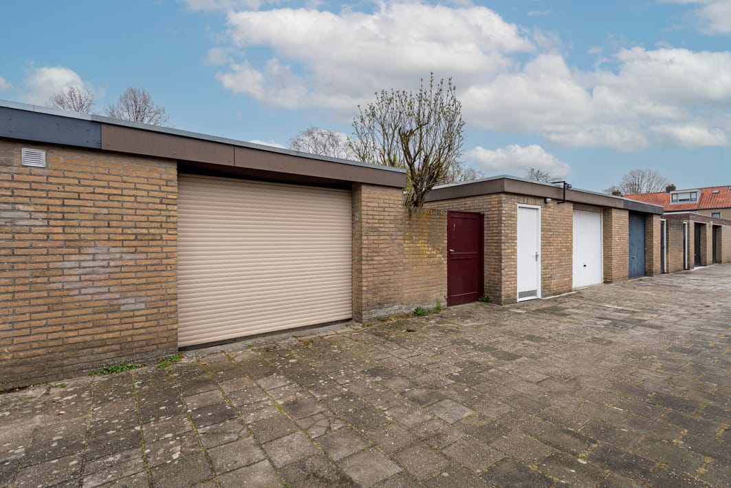 Spacious extended family home with garage and sunny southeast-facing garden in Berkel-Enschot — 36