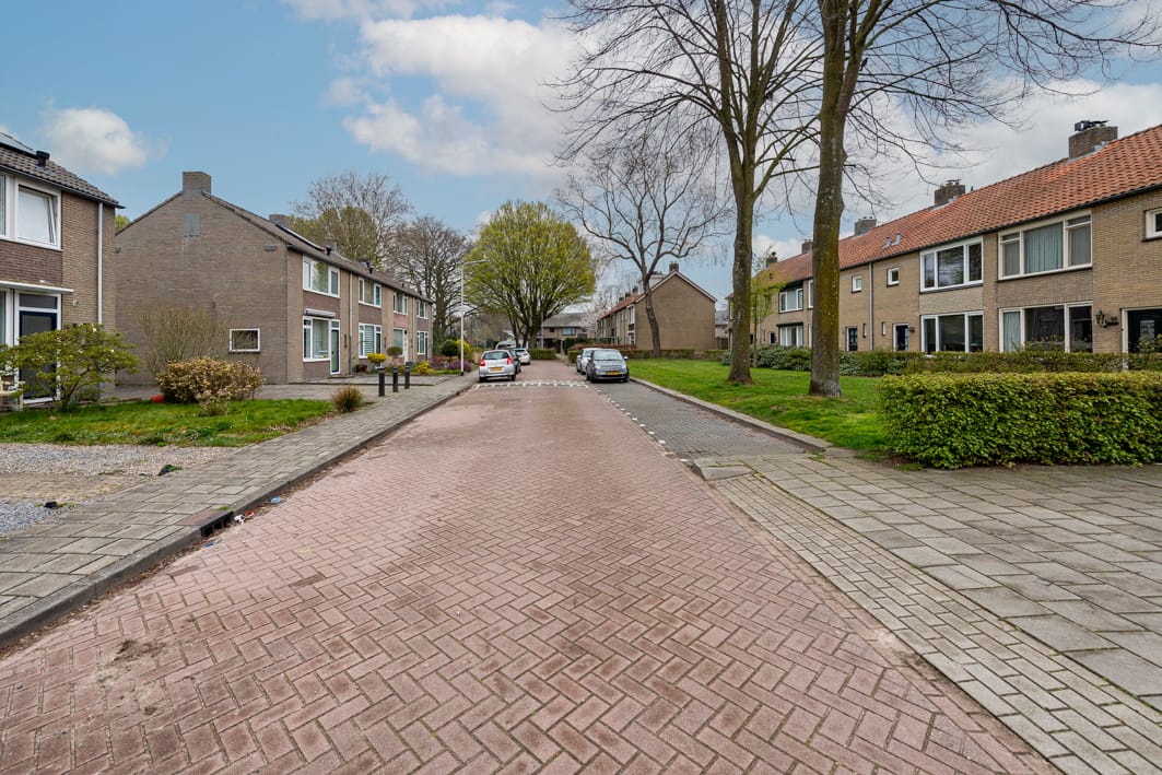 Spacious extended family home with garage and sunny southeast-facing garden in Berkel-Enschot — 39