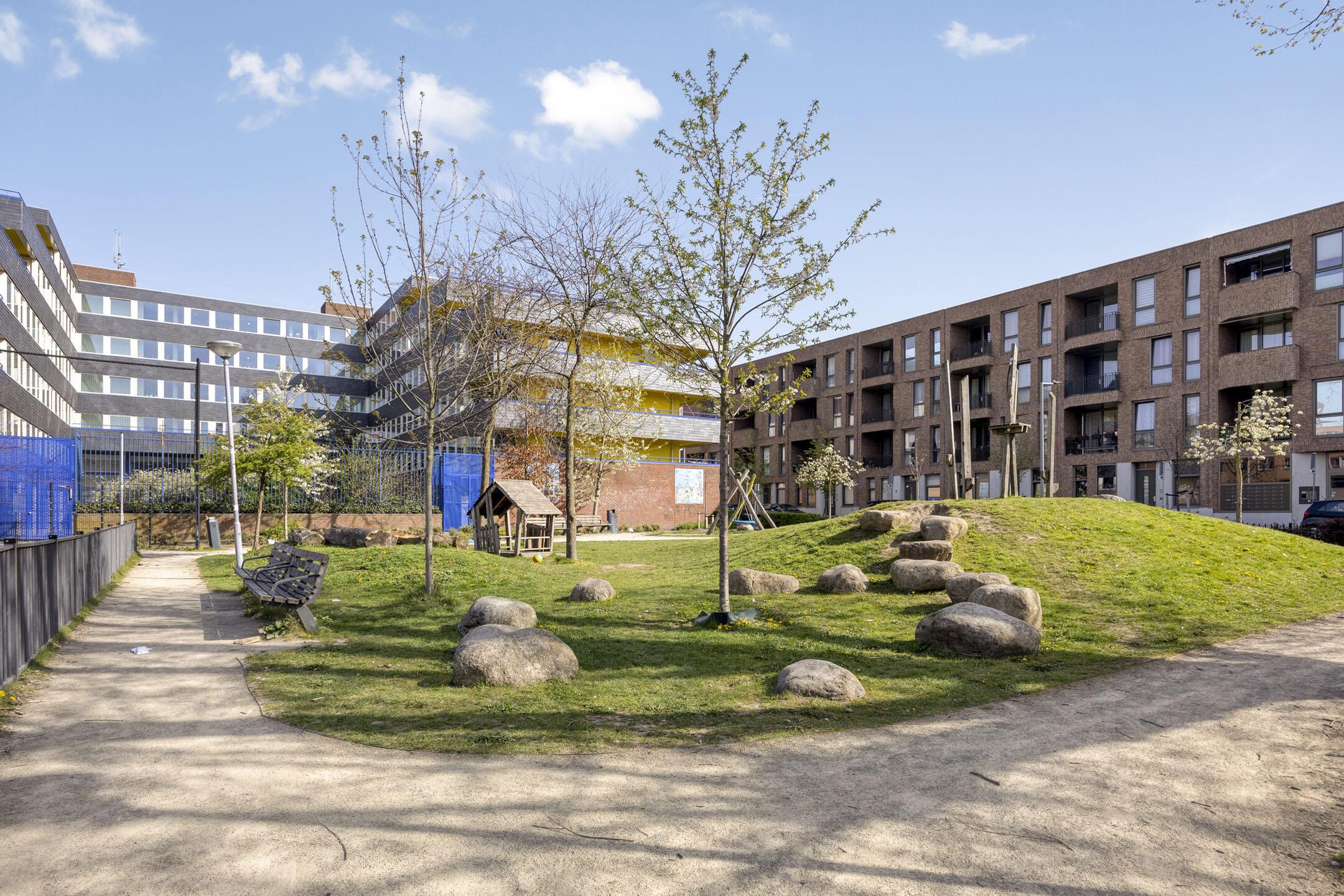 Affordable 3-Room Apartment with Balcony in Rotterdam South — 27