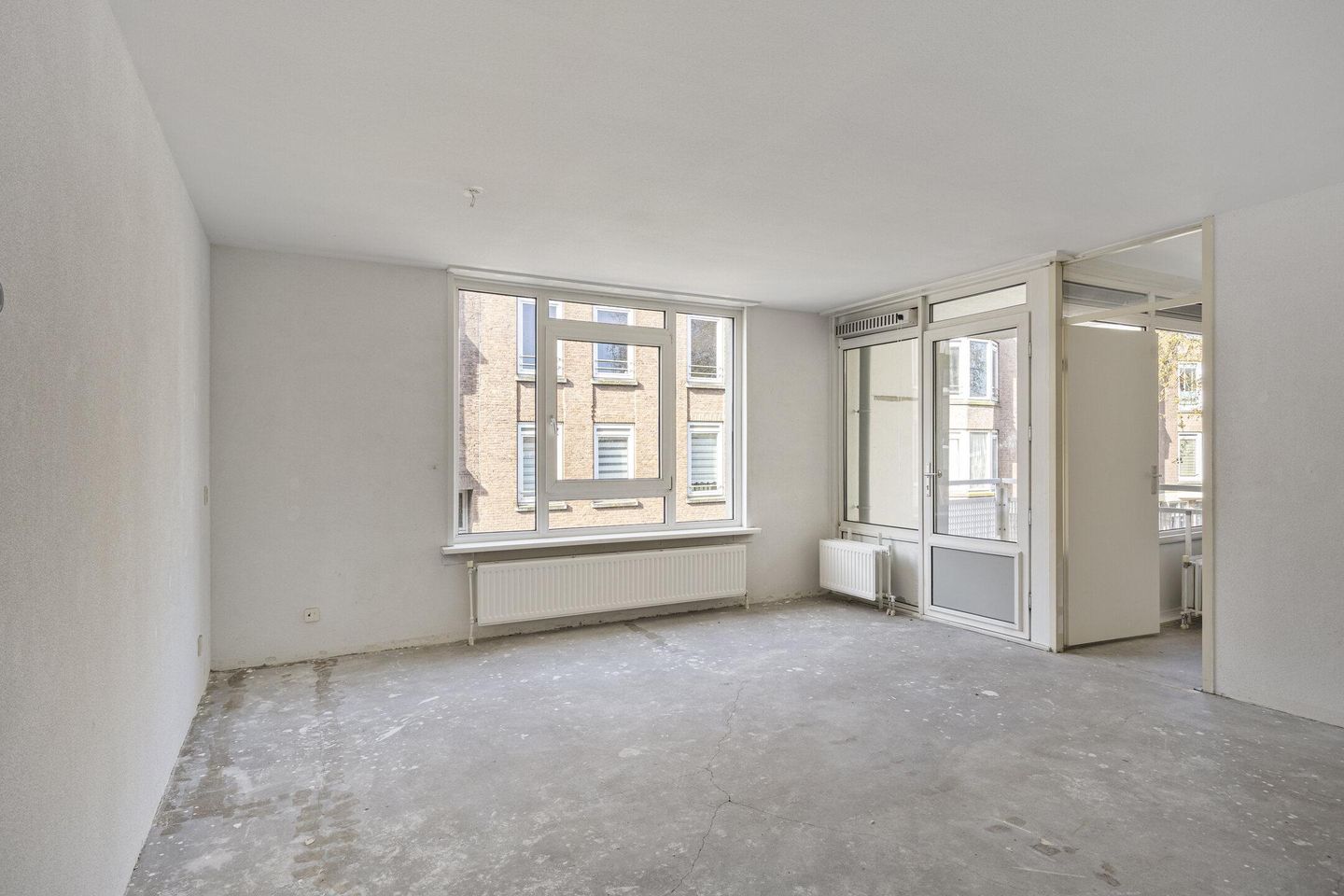 Affordable 3-Room Apartment with Balcony in Rotterdam South — 10