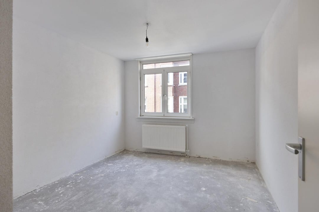 Affordable 3-Room Apartment with Balcony in Rotterdam South — 16
