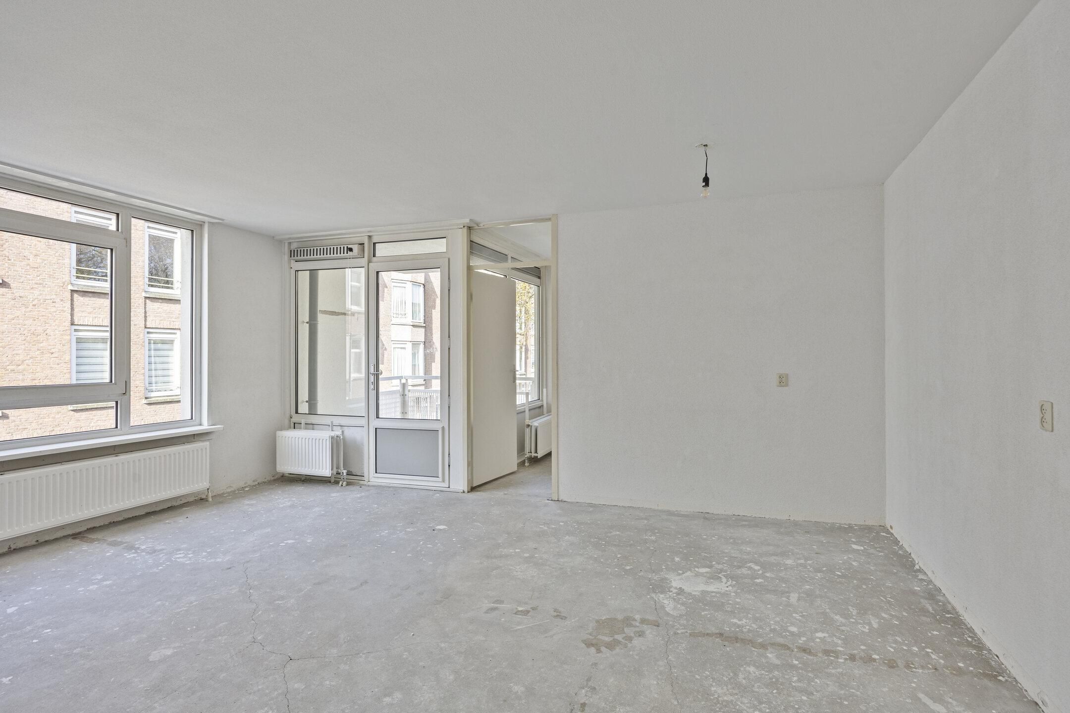 Affordable 3-Room Apartment with Balcony in Rotterdam South — 9
