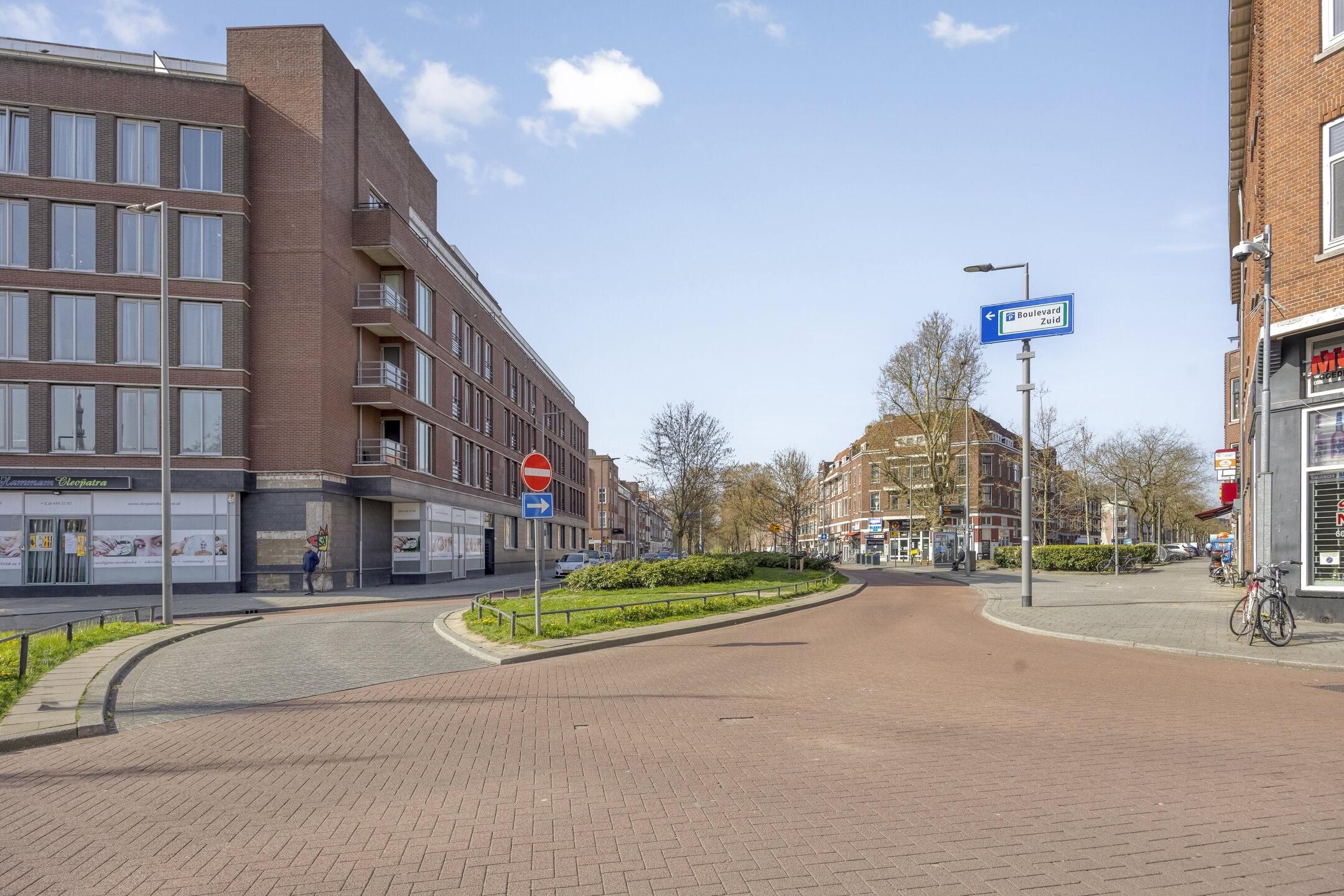 Affordable 3-Room Apartment with Balcony in Rotterdam South — 30