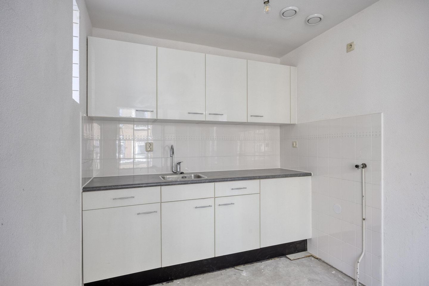 Affordable 3-Room Apartment with Balcony in Rotterdam South — 14