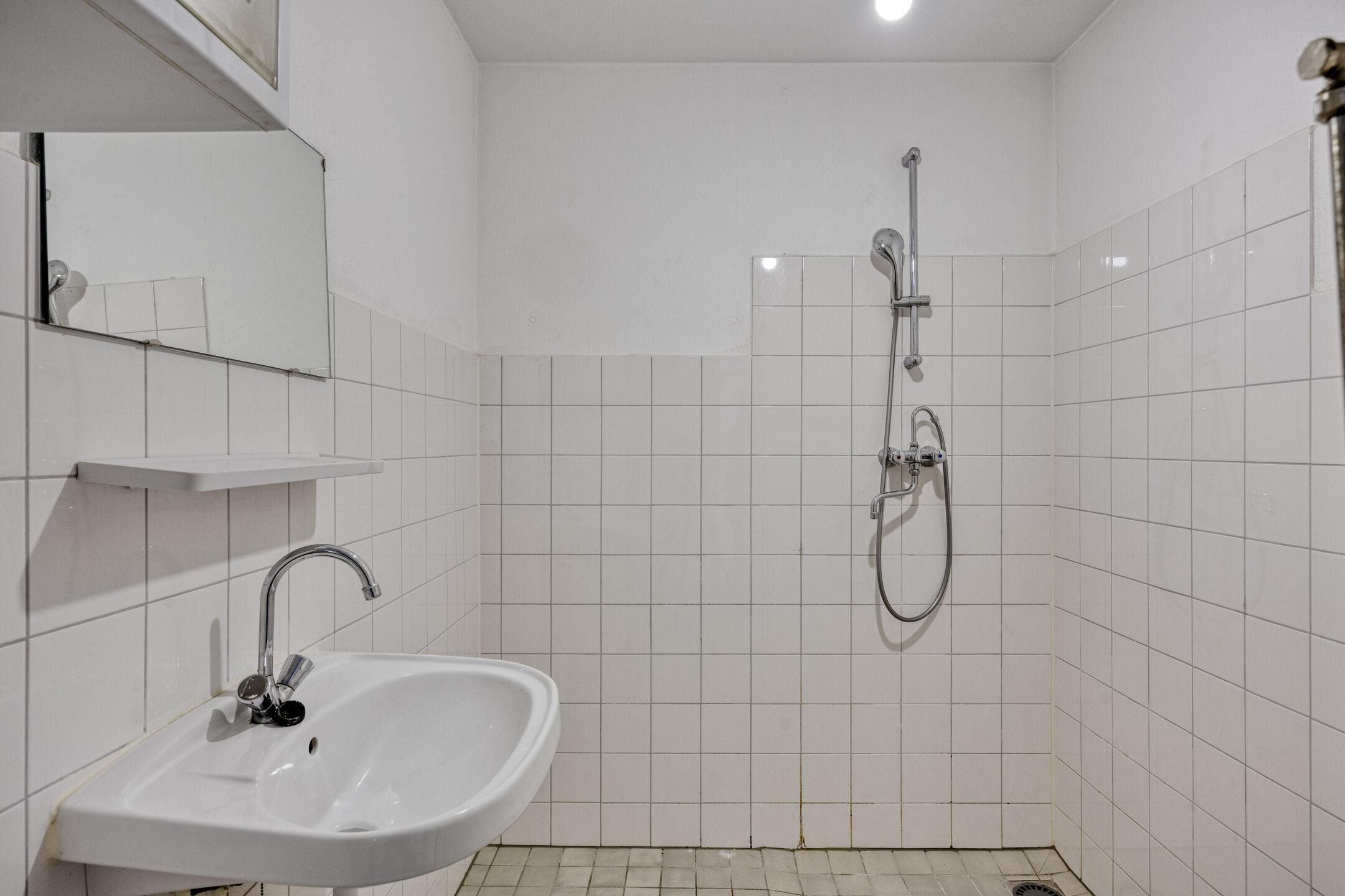 Affordable 3-Room Apartment with Balcony in Rotterdam South — 18