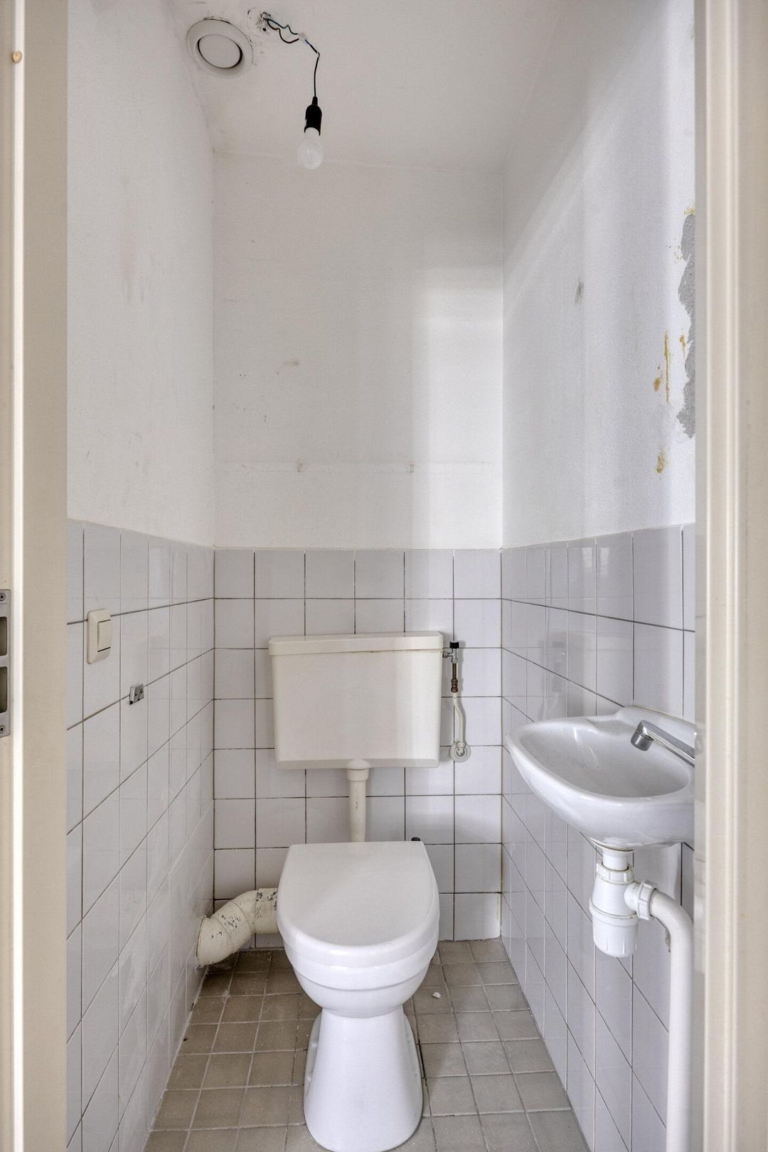 Affordable 3-Room Apartment with Balcony in Rotterdam South — 8