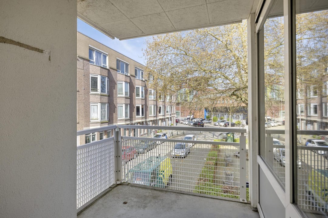 Affordable 3-Room Apartment with Balcony in Rotterdam South — 23