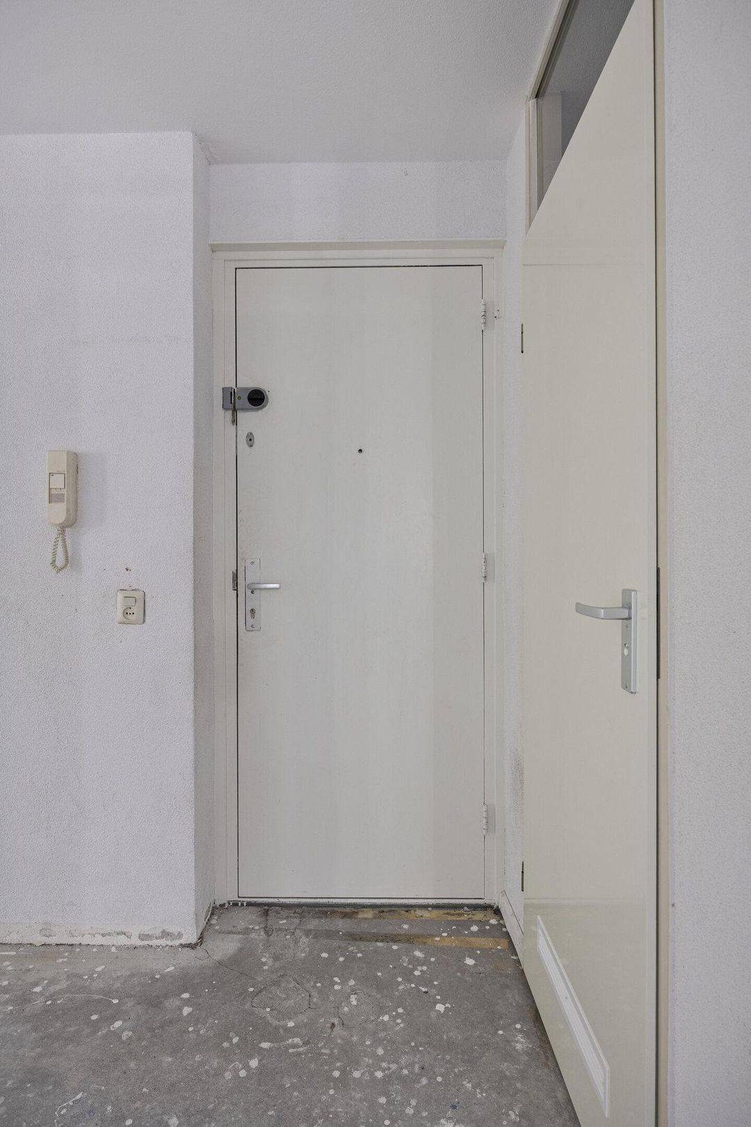 Affordable 3-Room Apartment with Balcony in Rotterdam South — 7