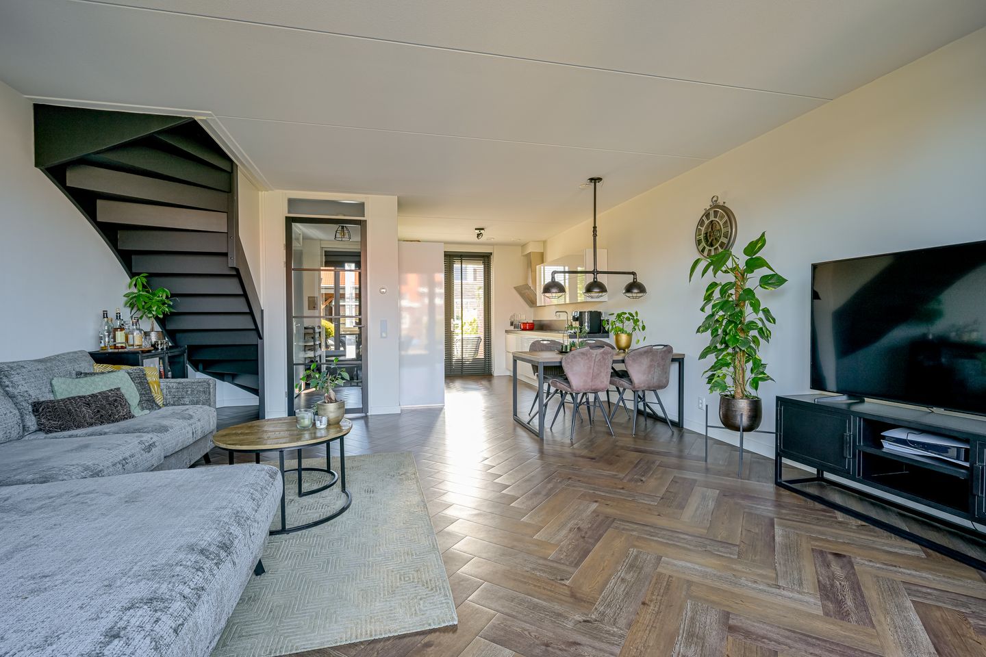 Modern Move-in Ready Terraced Home with Private Mooring on Navigable Water — 20