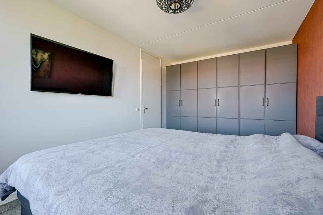 Modern Move-in Ready Terraced Home with Private Mooring on Navigable Water — 22