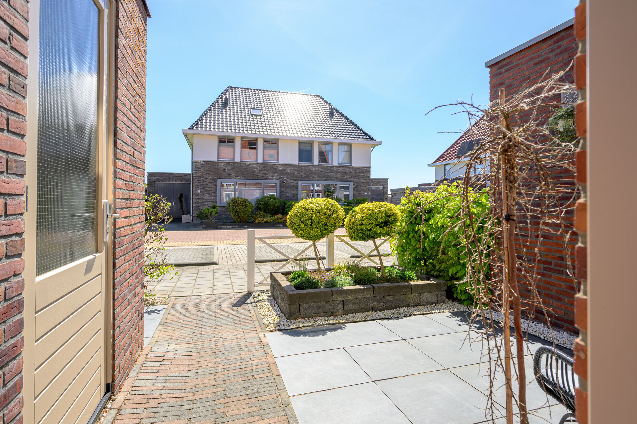 Modern Move-in Ready Terraced Home with Private Mooring on Navigable Water — 36
