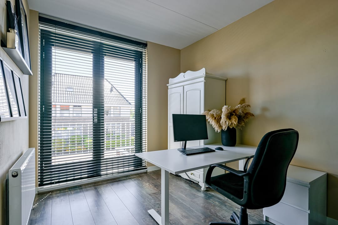 Modern Move-in Ready Terraced Home with Private Mooring on Navigable Water — 23