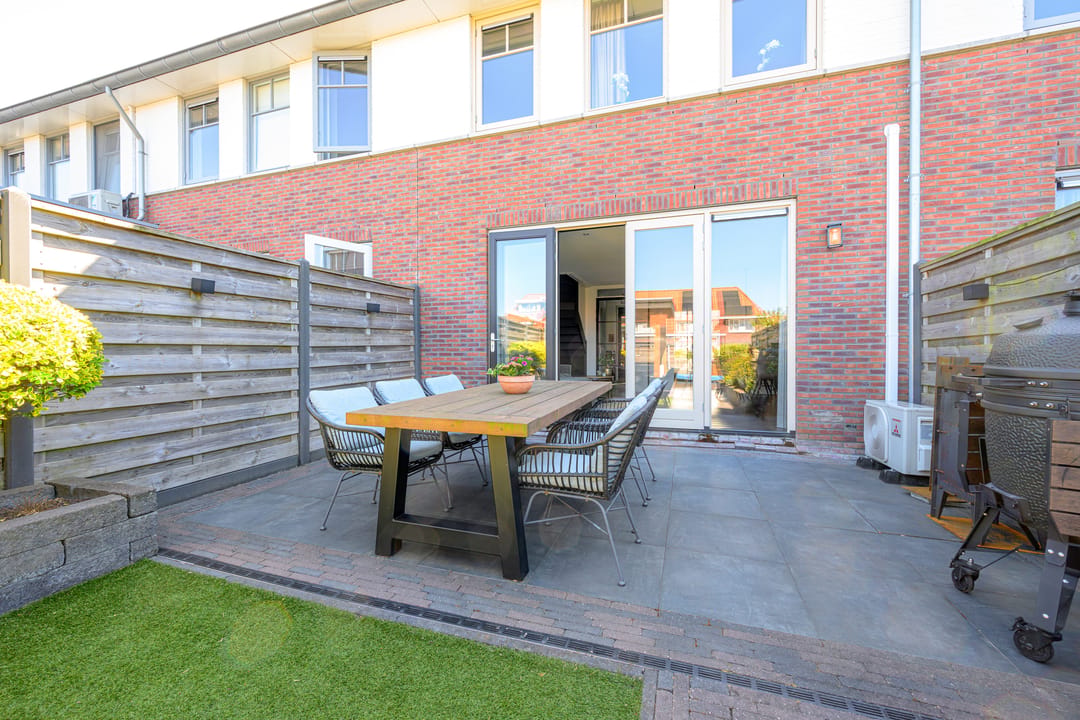 Modern Move-in Ready Terraced Home with Private Mooring on Navigable Water — 32