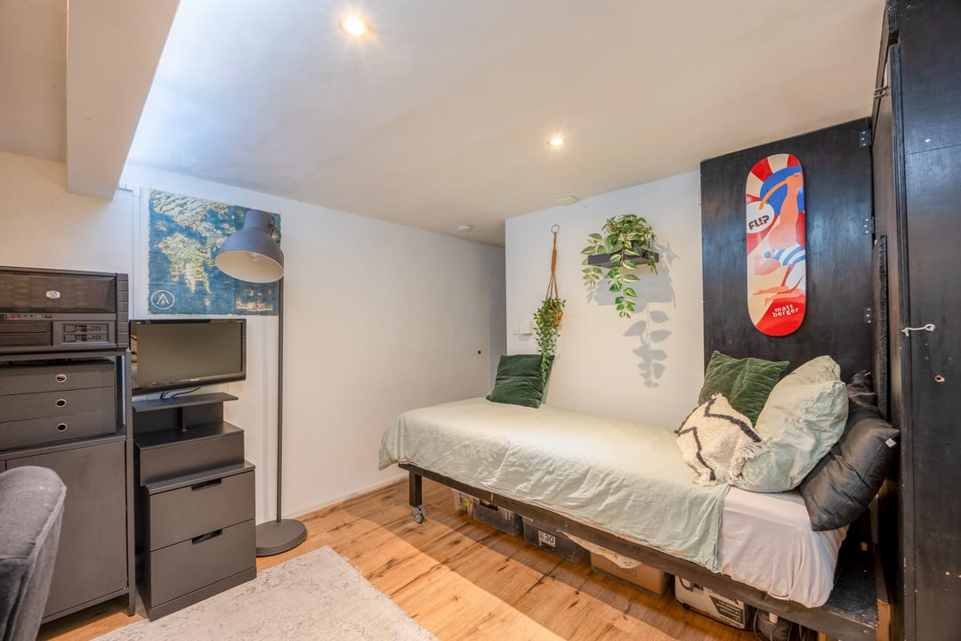Spacious Ground Floor Apartment with Sunny Garden and Rooftop Terrace in Nijmegen-Oost — 26