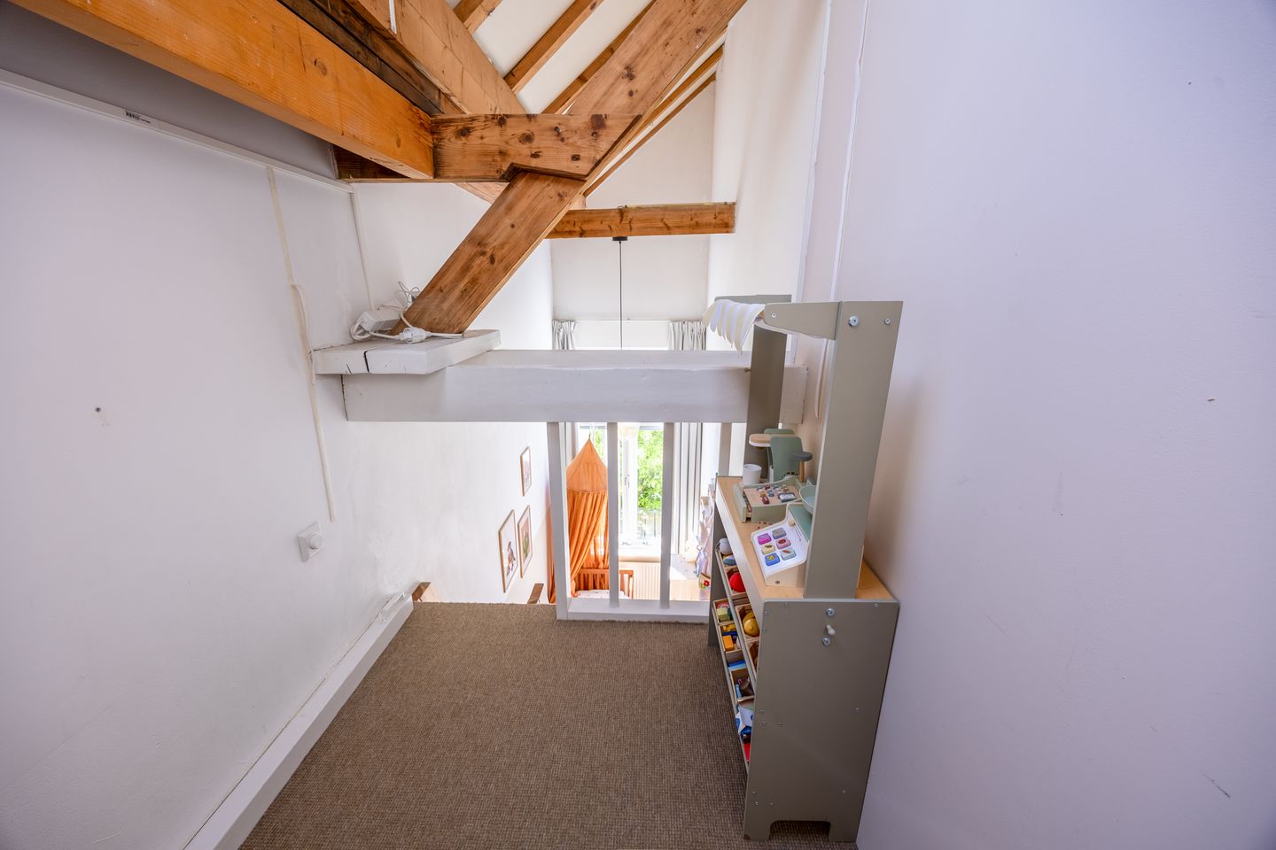 Spacious Ground Floor Apartment with Sunny Garden and Rooftop Terrace in Nijmegen-Oost — 35