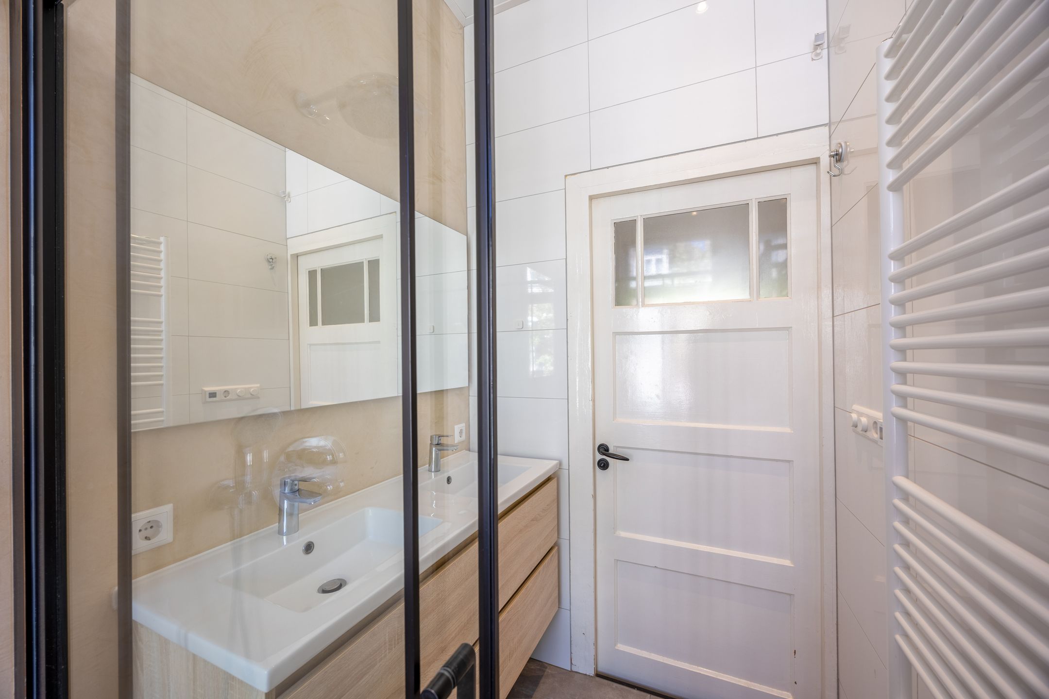 Spacious Ground Floor Apartment with Sunny Garden and Rooftop Terrace in Nijmegen-Oost — 30
