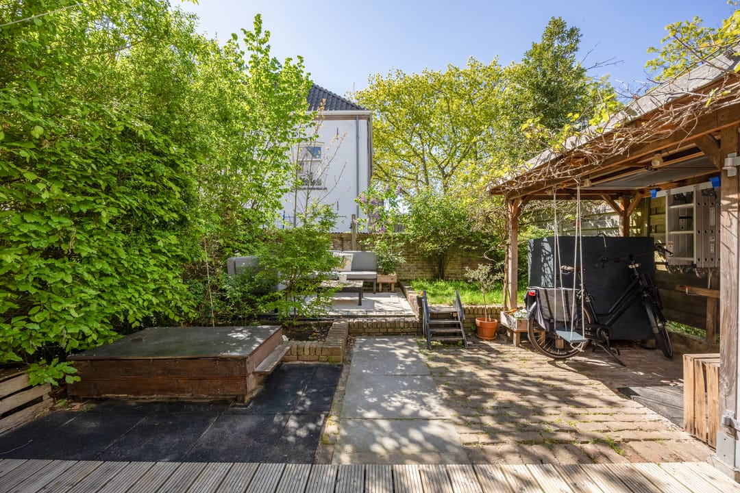 Spacious Ground Floor Apartment with Sunny Garden and Rooftop Terrace in Nijmegen-Oost — 37