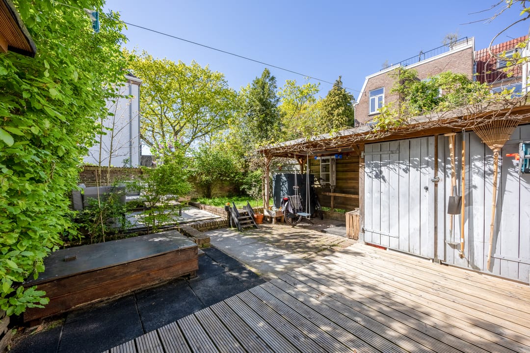 Spacious Ground Floor Apartment with Sunny Garden and Rooftop Terrace in Nijmegen-Oost — 38