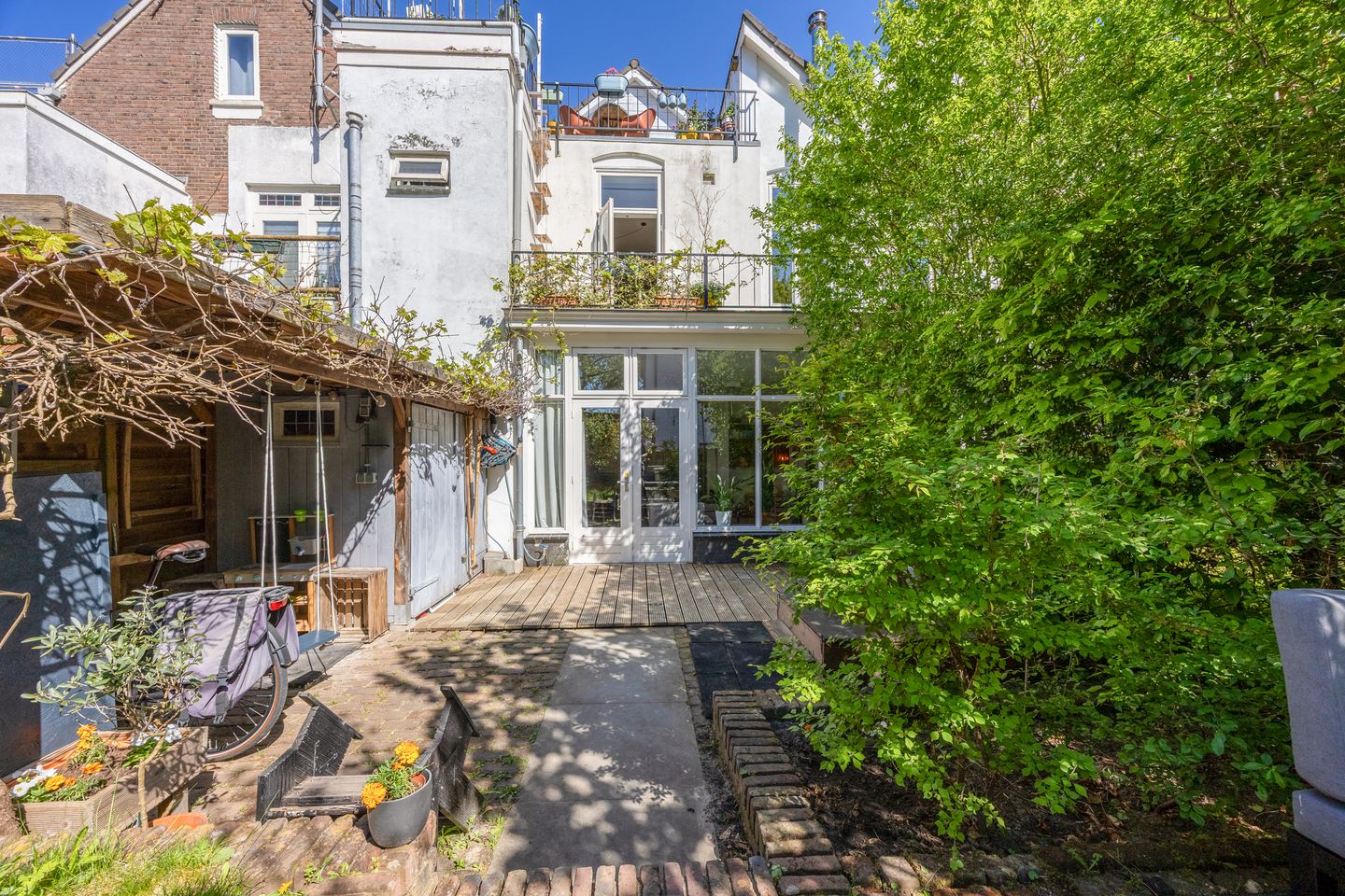 Spacious Ground Floor Apartment with Sunny Garden and Rooftop Terrace in Nijmegen-Oost — 40