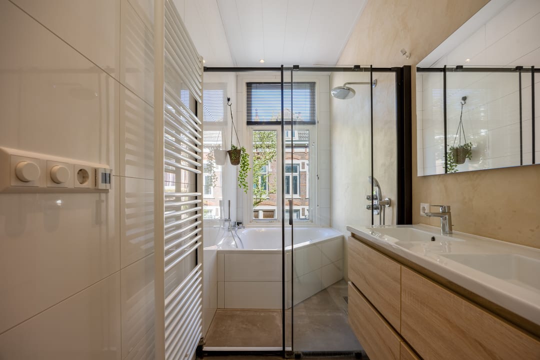 Spacious Ground Floor Apartment with Sunny Garden and Rooftop Terrace in Nijmegen-Oost — 28